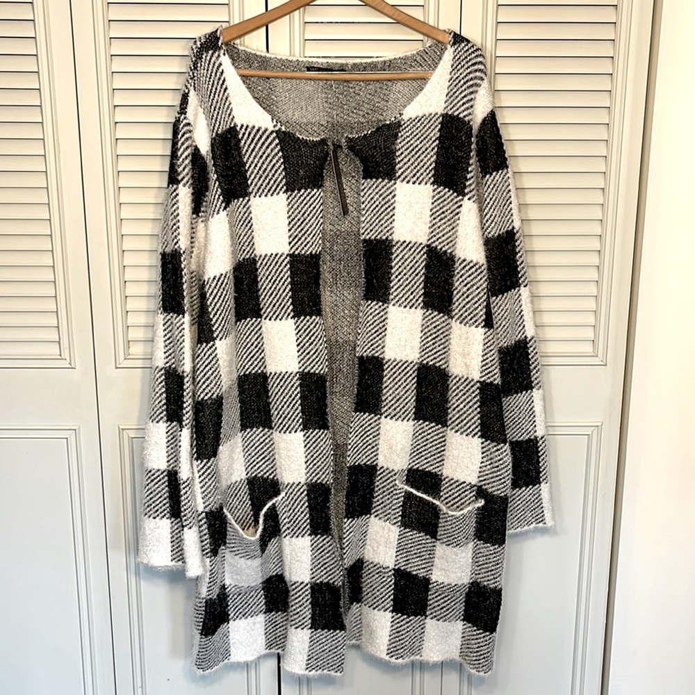 NWT Sabrina Lauren New York Open Duster White & Black Buffalo Checkered Cozy